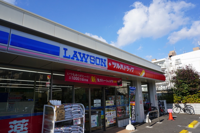 コンビニ　ローソンツルハドラッグ杉並和田店（コンビニ）まで220m