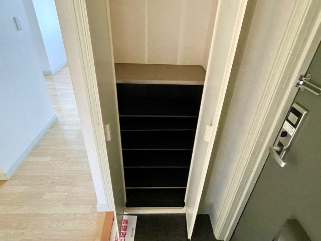 その他設備　下駄箱完備