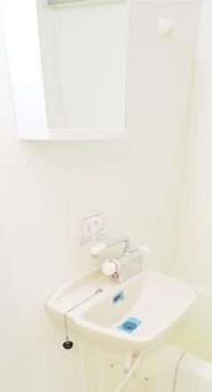 洗面設備　写真は同タイプ住居です。