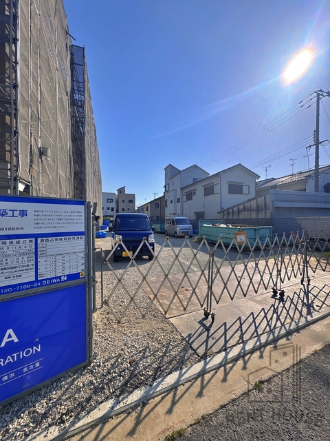 駐車場　外観（建設中）
