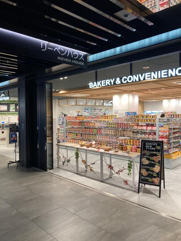 コンビニ　リーベンハウス東京三田サウスタワー店（コンビニ）まで161m