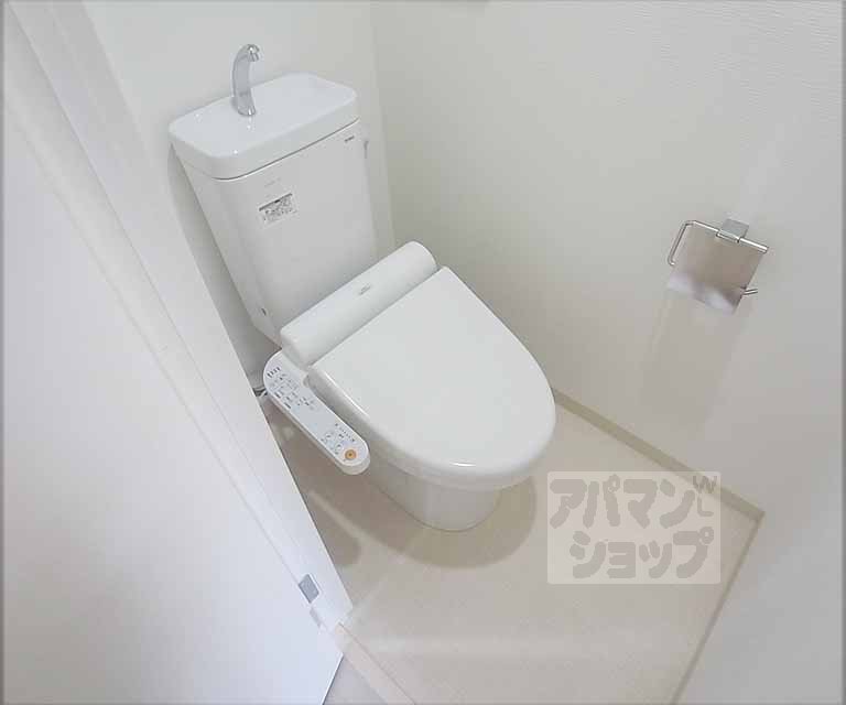 トイレ　ウォシュレット付きトイレです。