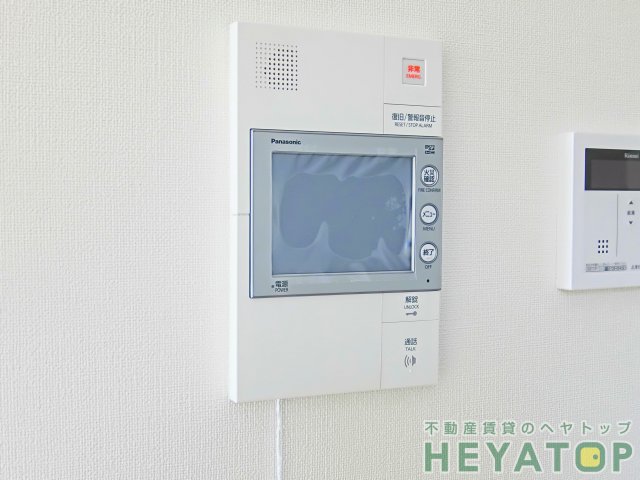 セキュリティ　モニター付きドアホンで安心確認（同仕様写真）