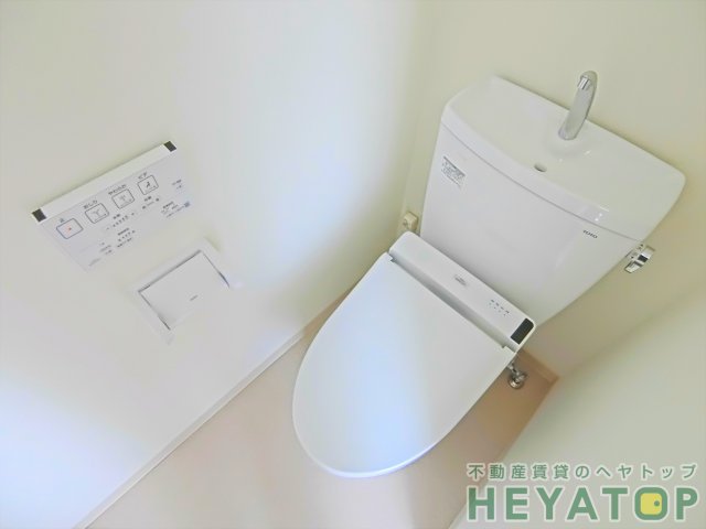 トイレ　温水洗浄便座（同仕様写真）