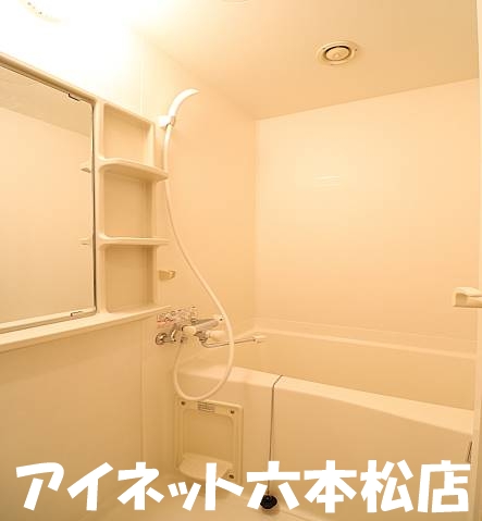 バス・シャワールーム　1日の疲れはここで癒しましょう