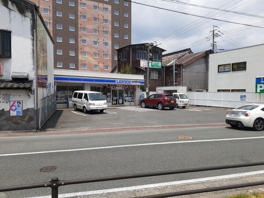 コンビニ　ローソン鳥栖駅前店（コンビニ）まで530m
