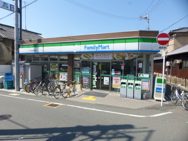 コンビニ　ファミリーマート小浦下新庄駅前店（コンビニ）まで290m
