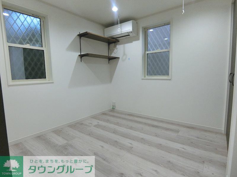 その他　木目調の明るい室内がオシャレ♪