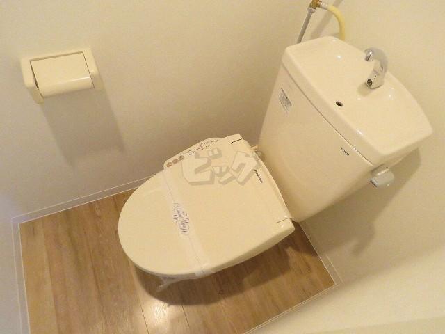 トイレ　嬉しいウォシュレット付きのトイレ！便座温かいですよ♪