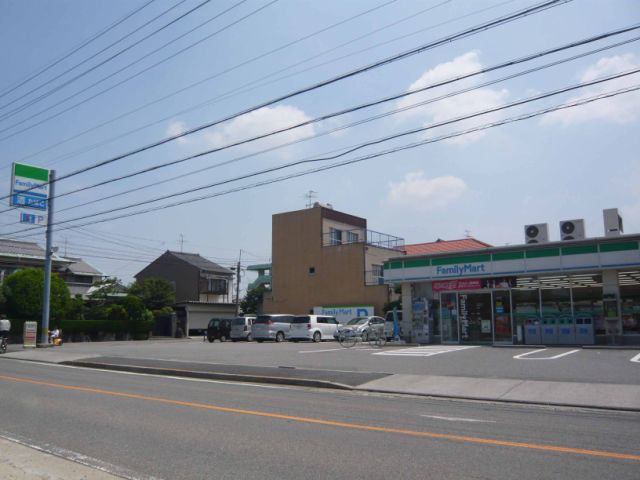コンビニ　ファミリーマート（コンビニ）まで270m
