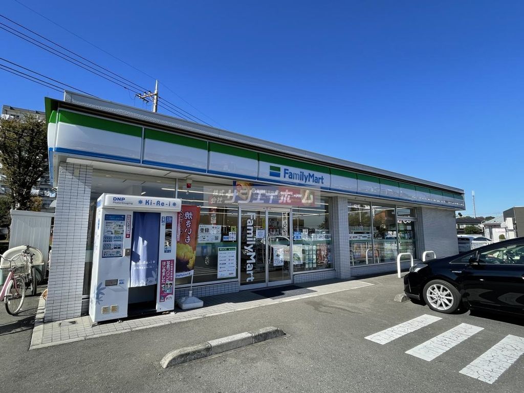 コンビニ　ファミリーマート所沢パークタウン店（コンビニ）まで220m
