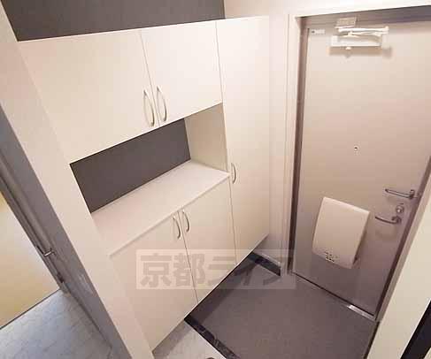 玄関　大きなシューズボックス付き