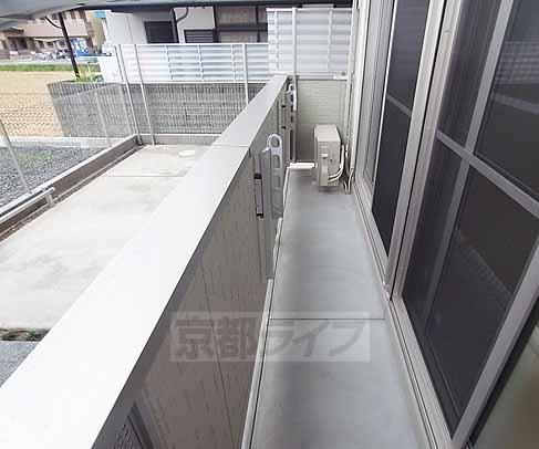 バルコニー　日当たりの良いバルコニー