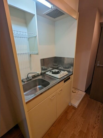 キッチン　※写真は同じマンションの違う部屋のものになります。