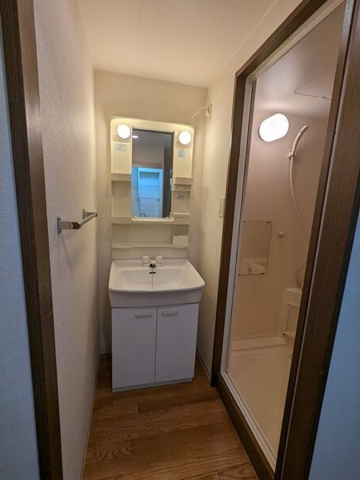洗面設備　※写真は同じマンションの違う部屋のものになります。