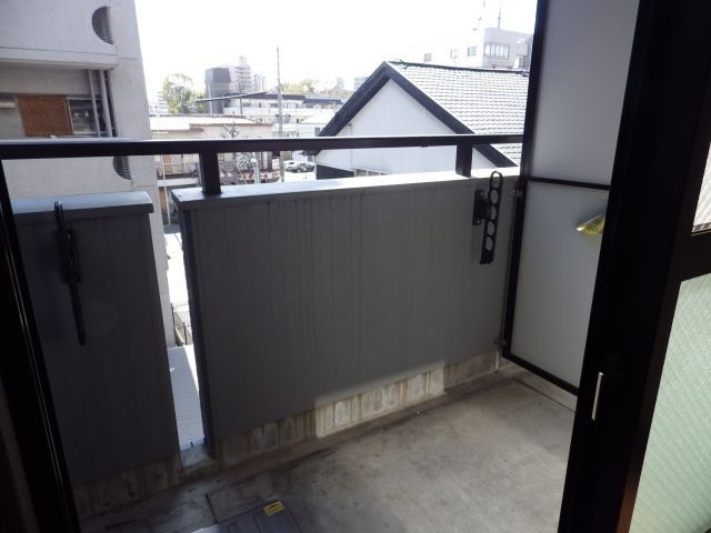 バルコニー　※写真は同じマンションの違う部屋のものになります。