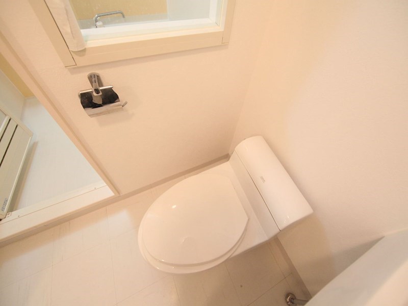 トイレ　洋式トイレ（お風呂トイレ別）