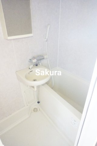 バス・シャワールーム　雨の日でも安心の浴室乾燥機付きです♪