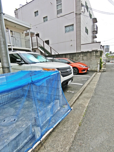 エントランス　ゴミ置き場