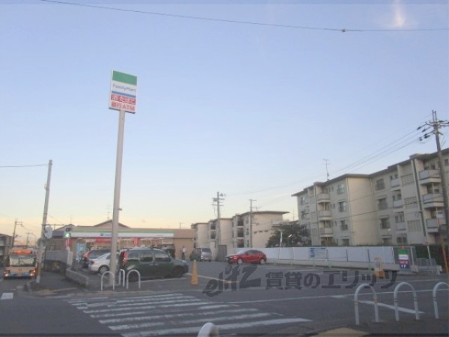 コンビニ　ファミリーマート大山崎円明寺店（コンビニ）まで240m