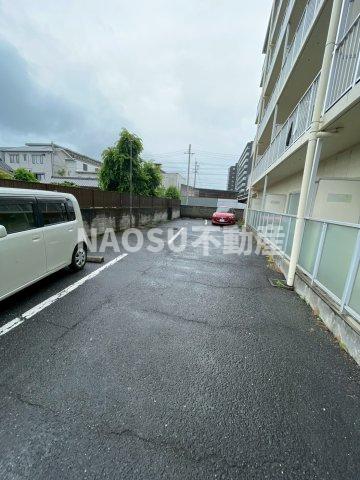 駐車場　駐車場に車を止められます