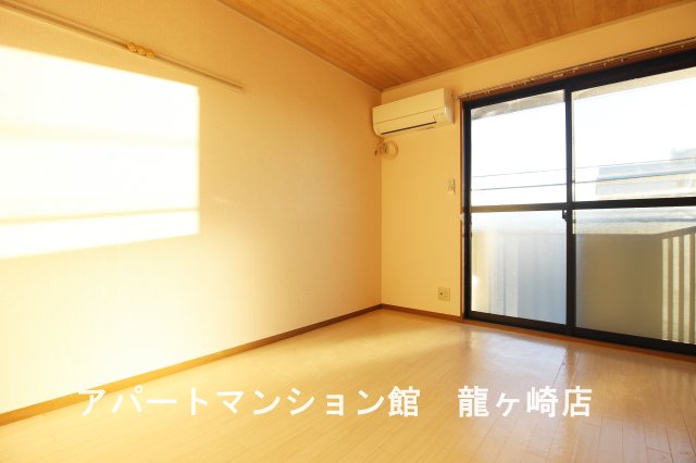 居室・リビング　205号室の写真使用