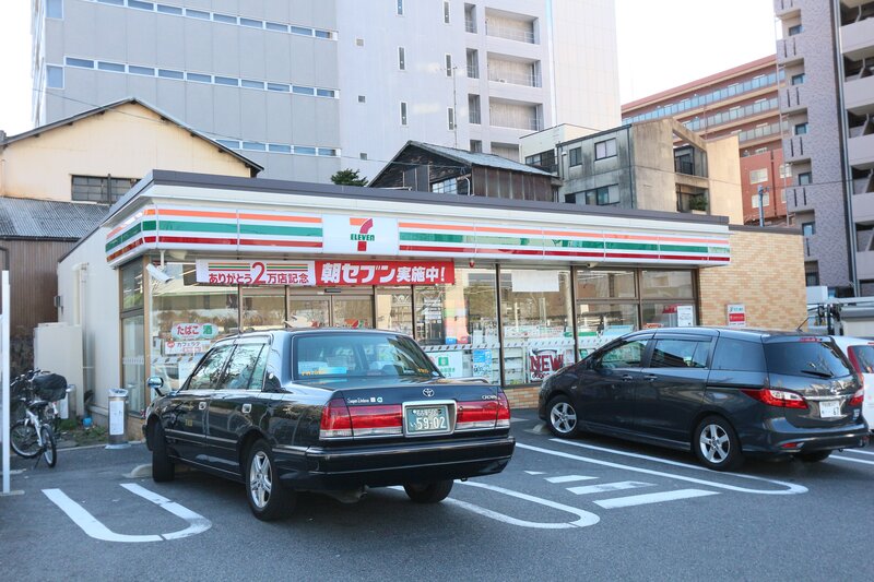 コンビニ　セブンイレブン名古屋松原3丁目店（コンビニ）まで58m
