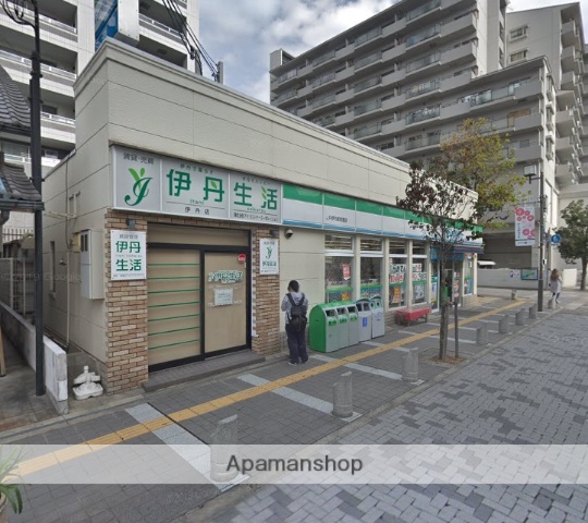 コンビニ　ファミリーマート（コンビニ）まで439m