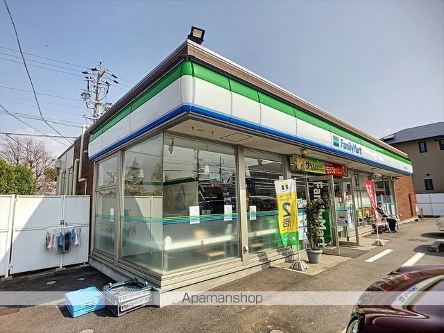 コンビニ　ファミリーマート（コンビニ）まで534m