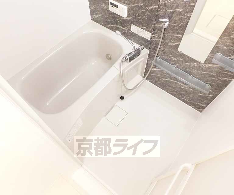 バス・シャワールーム　高級感溢れる広々お風呂です。