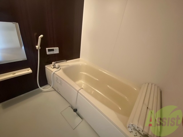 バス・シャワールーム　追い焚き機能が付いているのでいつでも温かいお風呂に入れますよ