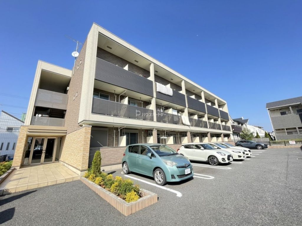 建物外観　駐車場