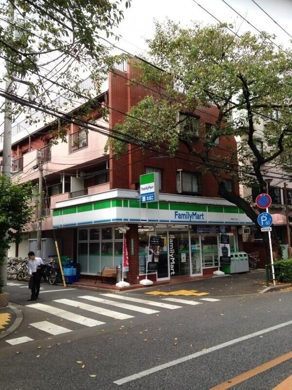 コンビニ　ファミリーマート中野松が丘店（コンビニ）まで974m