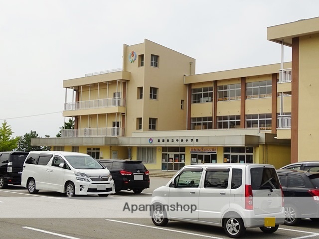 小学校　中央（小学校）まで621m