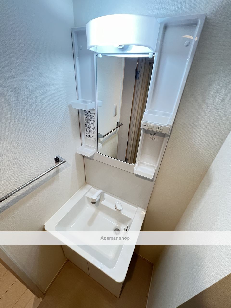 洗面設備　＊同物件、別部屋になります。