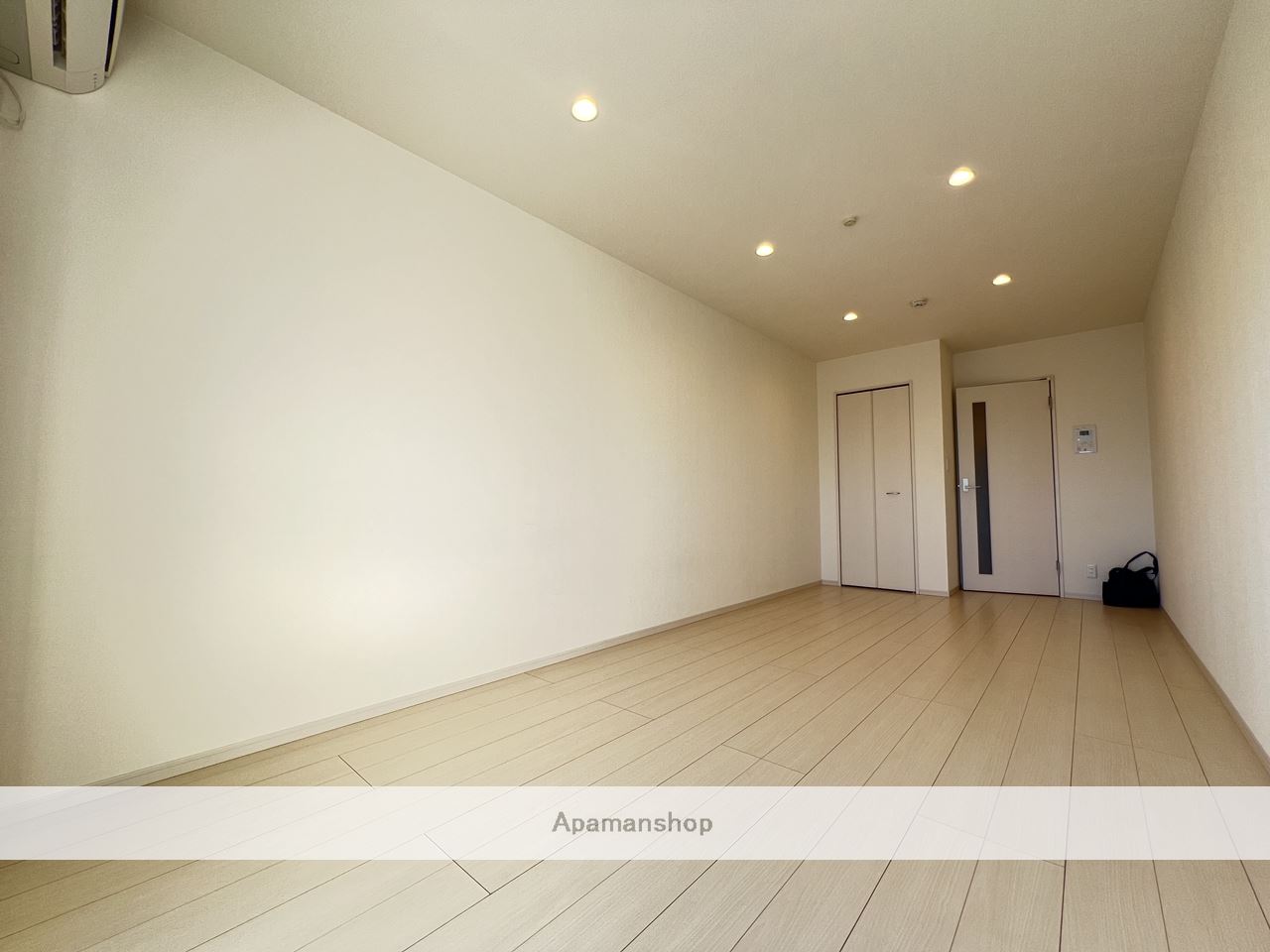 居室・リビング　＊同物件、別部屋になります。