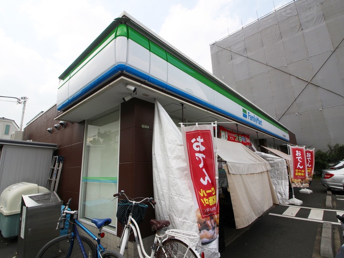 コンビニ　ファミリマート世田谷教育会館前店（コンビニ）まで345m