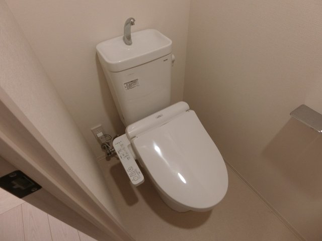 トイレ　他のお部屋の参考写真となります。