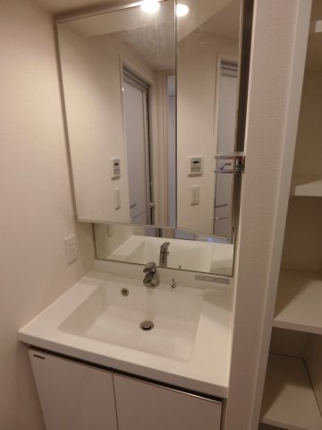 洗面設備　他のお部屋の参考写真となります。
