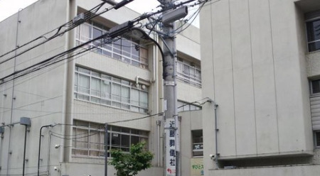 小学校　新宿区立鶴巻小学校（小学校）まで639m