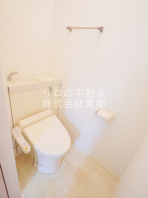 トイレ　清潔感をキープできる快適な洗浄便座付きです