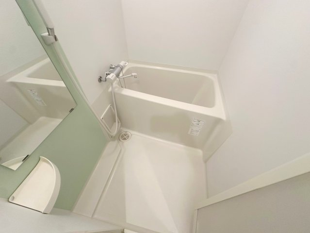バス・シャワールーム　広めのお風呂は一日の疲れを癒してくれます。
