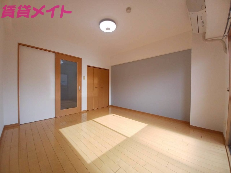 居室・リビング　別部屋参考写真です