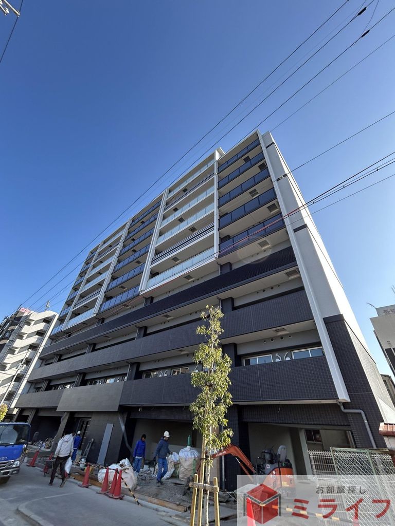 建物外観　重厚感と高級感を兼ね備えた外観デザイン