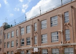 小学校　新宿区立早稲田小学校（小学校）まで361m