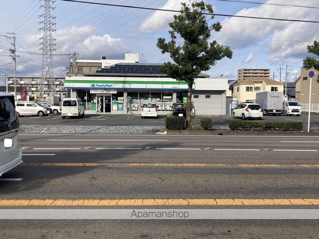 コンビニ　ファミリーマート茜部菱野店（コンビニ）まで121m