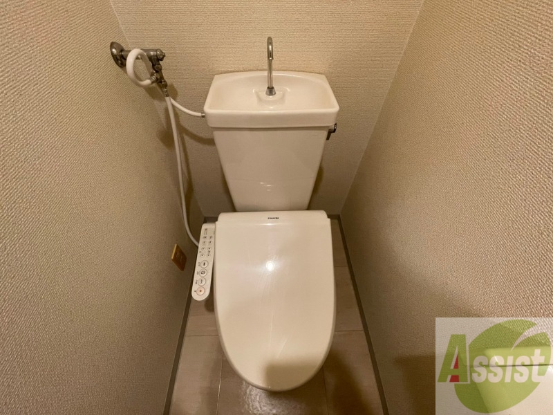 トイレ　こちらはトイレです。清潔感があり、安心して使用できます。
