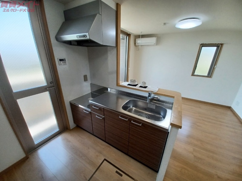 キッチン　同物件の別部屋写真です