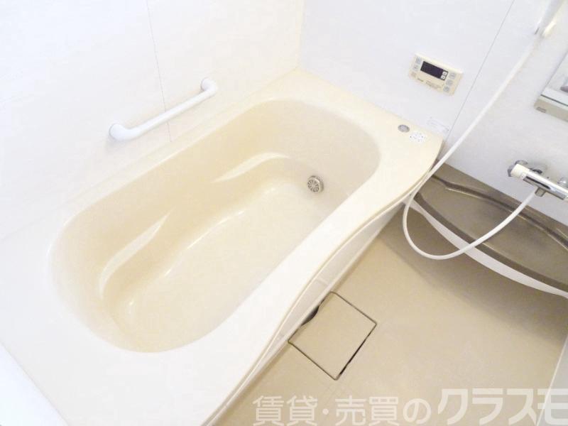 バス・シャワールーム　浴室乾燥機＆追焚機能付き広々バスルーム♪