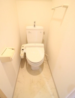 トイレ　参考写真：別部屋